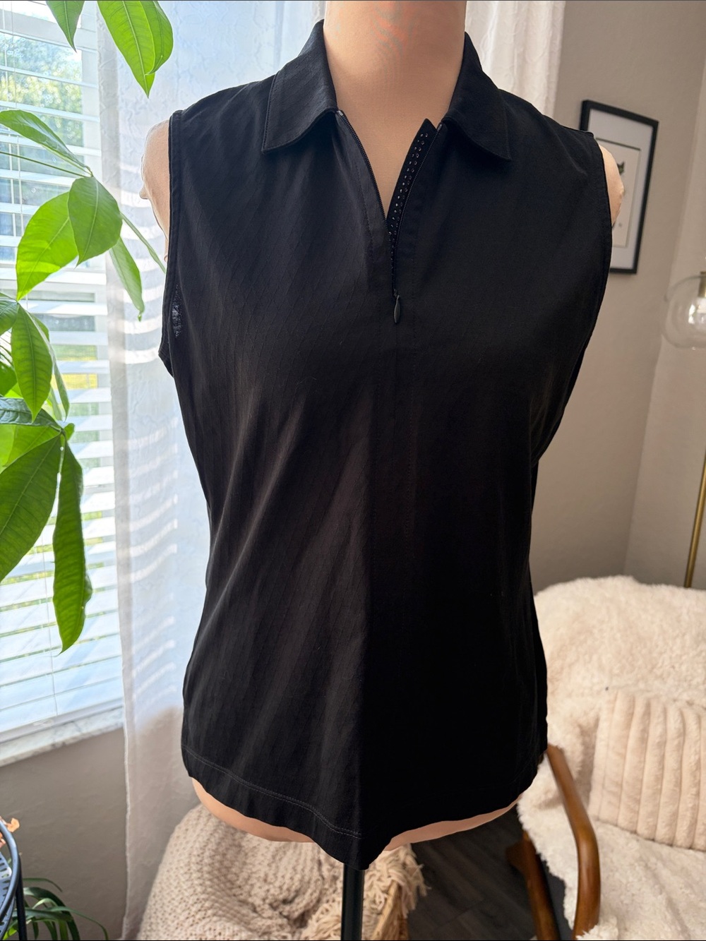 Tail women’s sleeveless golf shirt in black with rhinestone serial 1/4 zip sz S